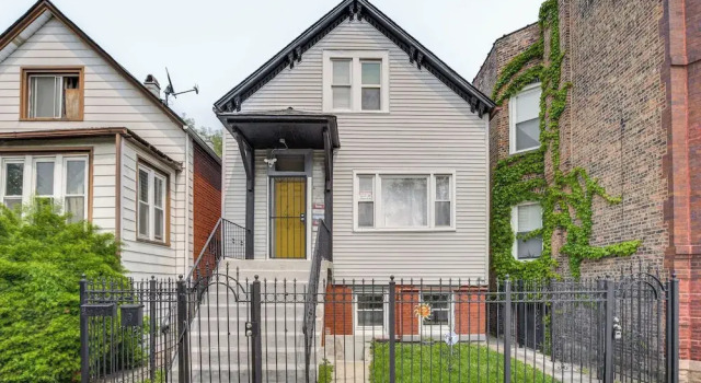 Dog-friendly Apt w/ Yard: 10 Mi to Downtown, Đặt Căn hộ Chicago Chicago
