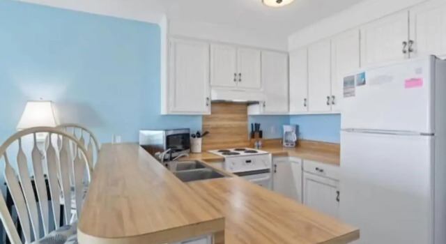 Sea Forever 2 Bedroom Condo by RedAwning, Забронировать Отель Каролина-бич Уилмингтон, рядом с Odysea Surf and Kiteboard School