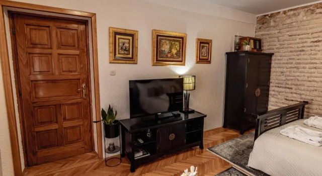 Porta Orientalis, Prenota Hotel Splitska 