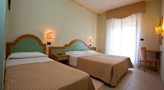 Трёхместный номер Standard с балконом Hotel Sayonara