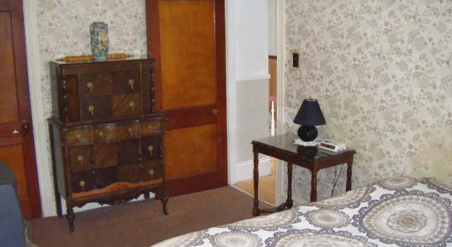 Auberge des Arts Bed and Breakfast, Забронировать Хостел Отели Оттавы с парковкой, рядом с Supreme Court of Canada, Парковка