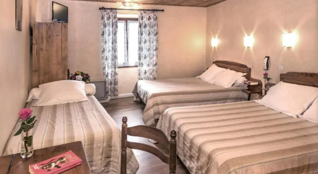 Пятиместный номер Standard Logis Hôtel restaurant La Remise