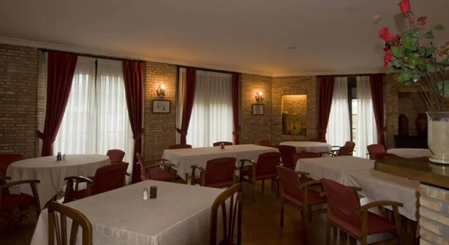 Hotel Cadalso - Casa Moncho, Varaa Hotelli Hotellit Madridin maakunta pysäköinnillä, Pysäköinti