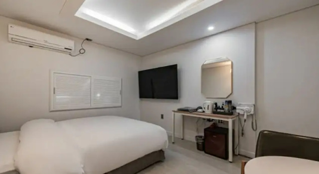 Olive Motel