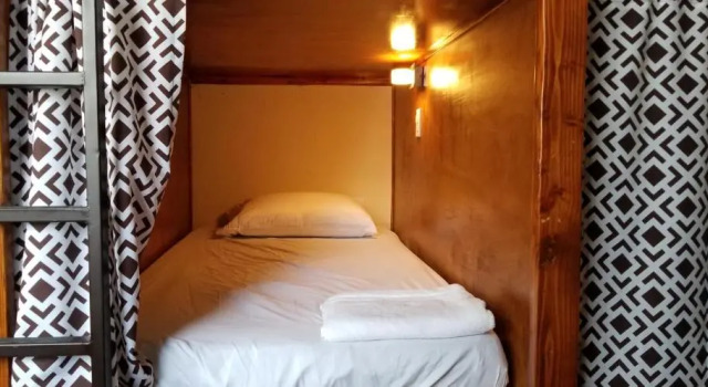 Кровать в общем номере De Alamo hostel