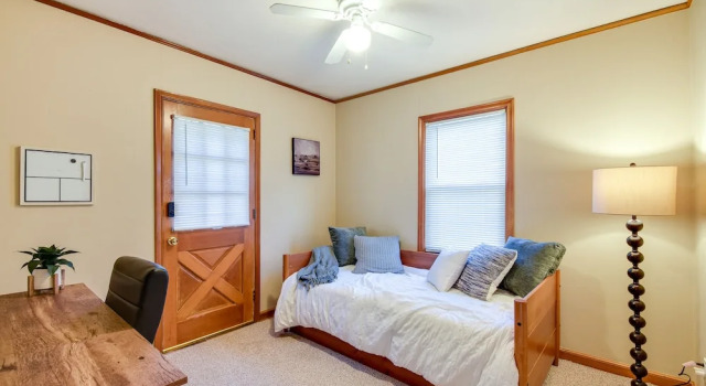 Quaint Cedar Rapids Home, 4 Mi to Downtown!, 预订 酒店 锡达拉皮兹 爱荷华州
