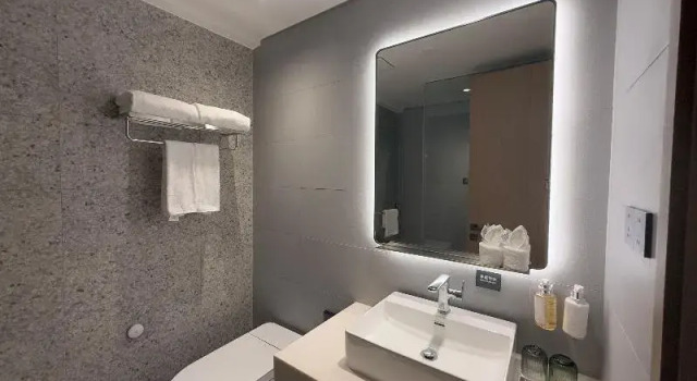 Двухместный люкс c 1 комнатой Holiday Inn & Suites Guangzhou South Station by IHG