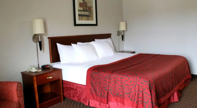 Двухместный Studio Suite Days Inn & Suites by Wyndham Bloomington/Normal IL