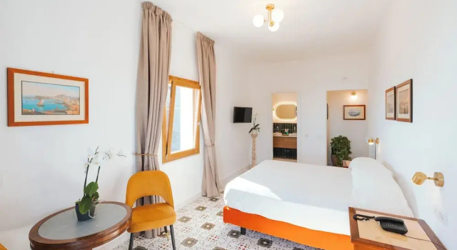 Номер Deluxe с балконом HOTEL ZINTONIO
