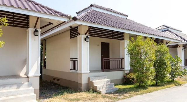 OYO 842 Samsiri Resort, Varaa Lomakeskus Hotellit North-Eastern Thailand pysäköinnillä, Pysäköinti