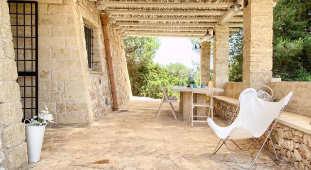 Minerva, Luxe Stone House