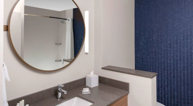 Двухместный люкс с видом на реку Fairfield by Marriott Inn & Suites Medford