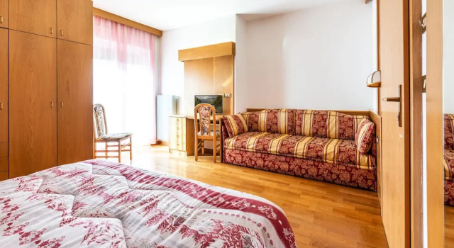 Трёхместный номер Standard с балконом Albergo Bucaneve