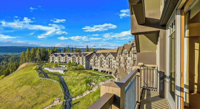 Апартаменты c 1 комнатой с балконом Suncadia Penthouse w/ Mountain & River Views!