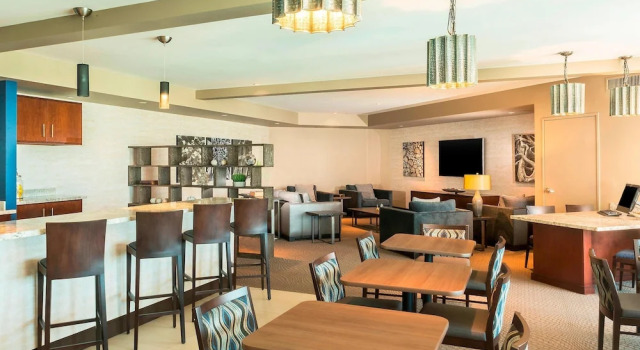 Полулюкс Sheraton Mesa Hotel at Wrigleyville West