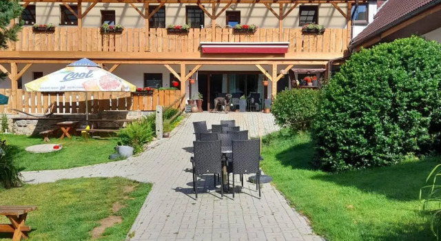 Pohádková usedlost Lovětín, Rezerwuj Hotel Hotele w Central Bohemia z parkingiem, Parking