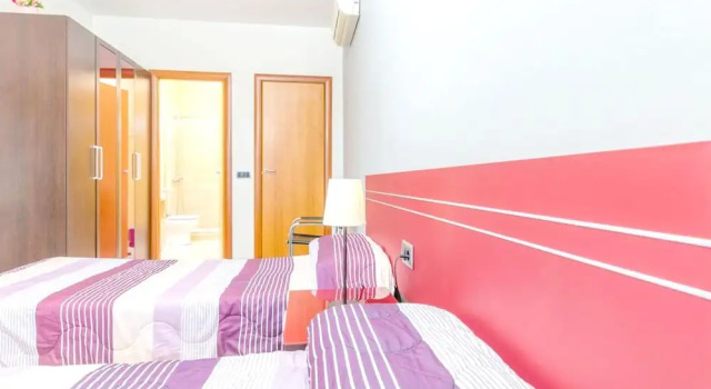 Villa With 4 Bedrooms in Colonia de Sant Jordi, With Wonderful sea Vie, Rezerwuj Willa Hotele w Majorka z parkingiem, Parking