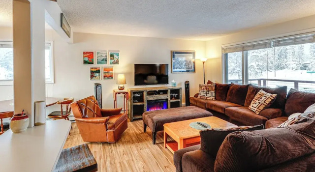 Коттедж Riverside Retreat: Cozy Fairbanks Home w/ View