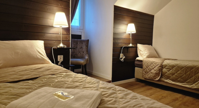 Järnvägshotellet Charlottenberg, Rezerwuj Hotel Hotele w Svealand z parkingiem, Parking