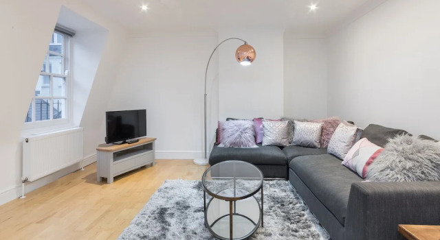 Delightful Duplex 3 Bedroom Apartment in Central London by Oxford st, Varaa Huoneisto Asunnot kohteessa Merseyside, Huoneisto