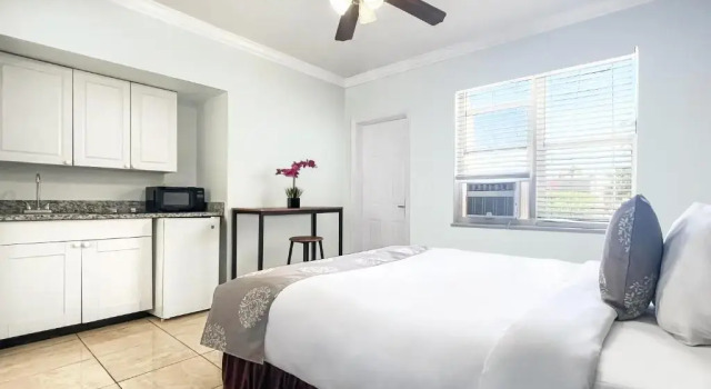 Двухместный номер Superior с видом на бассейн Hollywood Beach Hotels