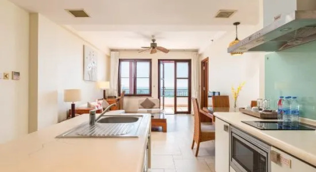 Люкс с 2 комнатами с видом на море Aegean Suites  Sanya Yalong Bay  Resort