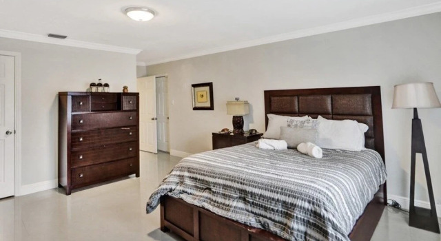 Just A 3.5 Mile Drive To Lauderdale By The Sea 4 Bedroom Home by Redawning, Rezerwuj Hotel Hotele w Broward County z parkingiem, Parking