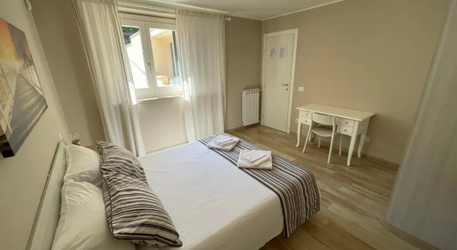 VILLA "Lago Blu" vista lago di Bracciano, con vasca idromassaggio esterna, Prenota Villa Hotel a Lazio con parcheggio, Parcheggio