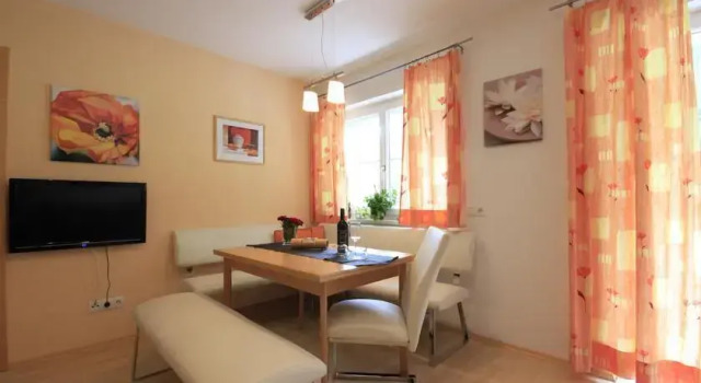 Ferienwohnung Höllrigl, Prenota Hotel Hotel a Tirolo con parcheggio, Parcheggio
