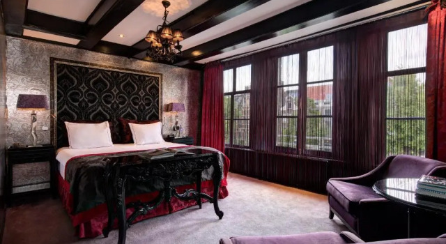 Номер Deluxe с видом на канал The Toren Amsterdam, by The Pavilions