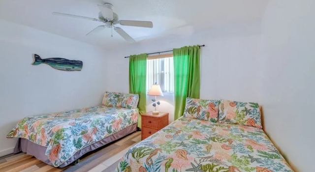 Tropical Sarasota Condo < 1 Mile to Beach!, Забронировать Апартаменты/квартира Отели Сиеста-Ки с парковкой, Парковка