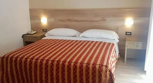 Четырёхместный номер Standard с балконом Hotel Pineta