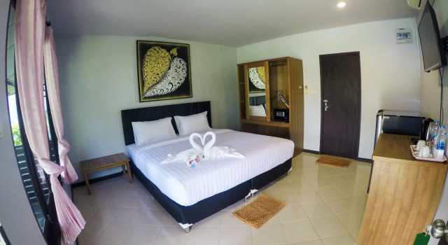 Lanta Mermaid Beachfront Resort