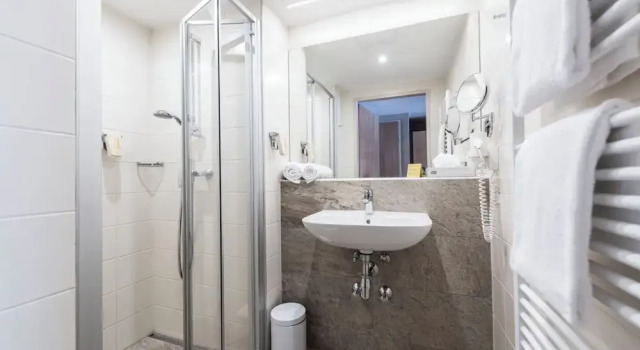 Трёхместный номер Comfort JUFA Hotel Grundlsee