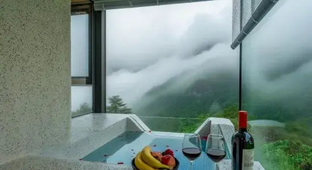 Sukyo: A Secluded Mountain Onsen Yado, Prenota Hotel Moxi Sichuan