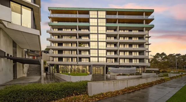 Inner-city 2-bed With Large Balcony, Garden & Gym