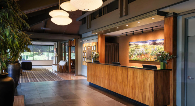 Best Western Plus Hood River Inn, Забронировать Отель Отели Худ-Ривер с парковкой, Парковка