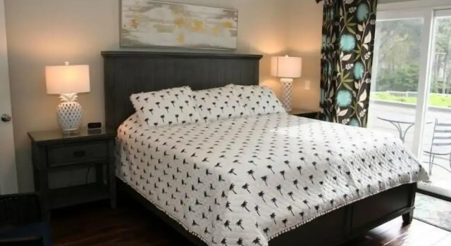 210 Twin Oaks at The Sea Pines Resort, Забронировать Курортный отель Отели Хилтон-Хед-Айленд с парковкой, рядом с Stan Smith Tennis Academy, Парковка