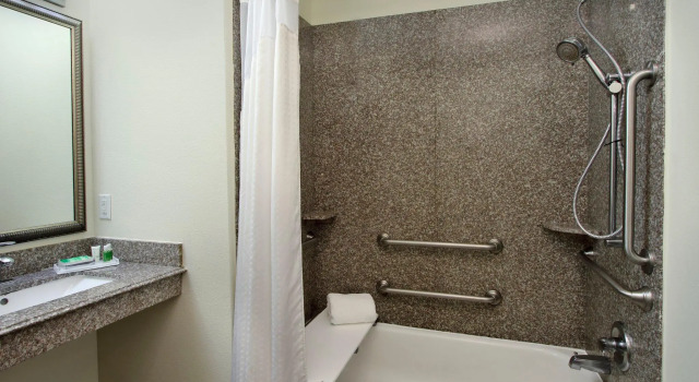 Четырёхместный номер Standard Holiday Inn Hammond by IHG