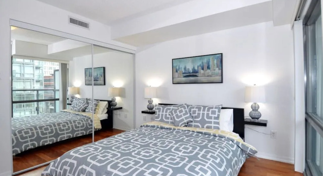 Stunning 1BR Condo Downtown Location, Varaa Hotelli Toronto 