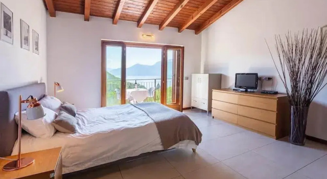 Вилла с видом на горы Dumenza Villas