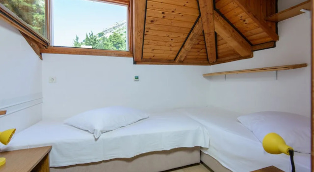 Апартаменты 2-bed Apt, Sleeps 4 With Sea View, 10 min to Beach