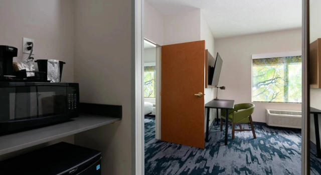 Двухместный люкс c 1 комнатой Fairfield Inn & Suites by Marriott Atlanta Stonecrest