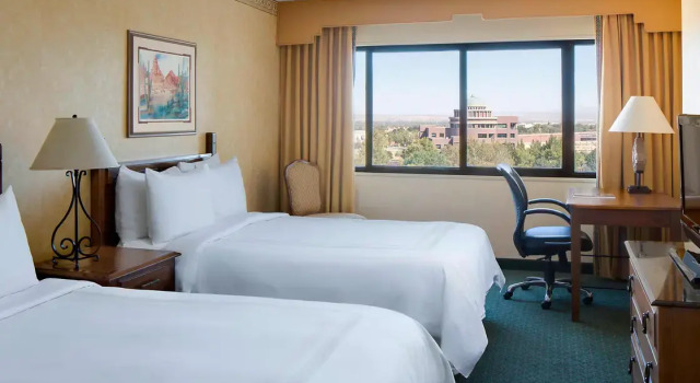 Четырёхместный номер Standard Albuquerque Marriott Pyramid North