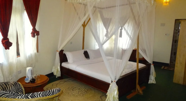 Vijiji Center Lodge and Safari, Prenota Hotel Nkoanrua Arusha National Park