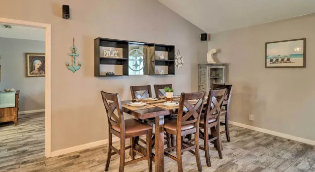 Jacksonville Home, Near Beach & Mayo Clinic!, Book Feriehus Sommerhuse i Jacksonville, Hytte