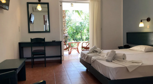 Бунгало Three Stars Beach Hotel