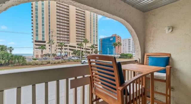 Апартаменты Las Palmas 114- Pool BBQ Short Walk to Beach