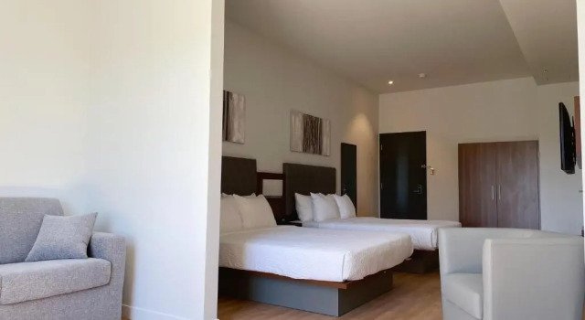 Двухместный люкс Quality Inn