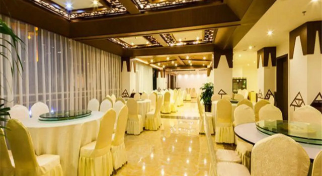 Lafei Yulong Hot Spring Hotel, Boek Hotel Hotels in Chengdu met parkeren, Parkeren